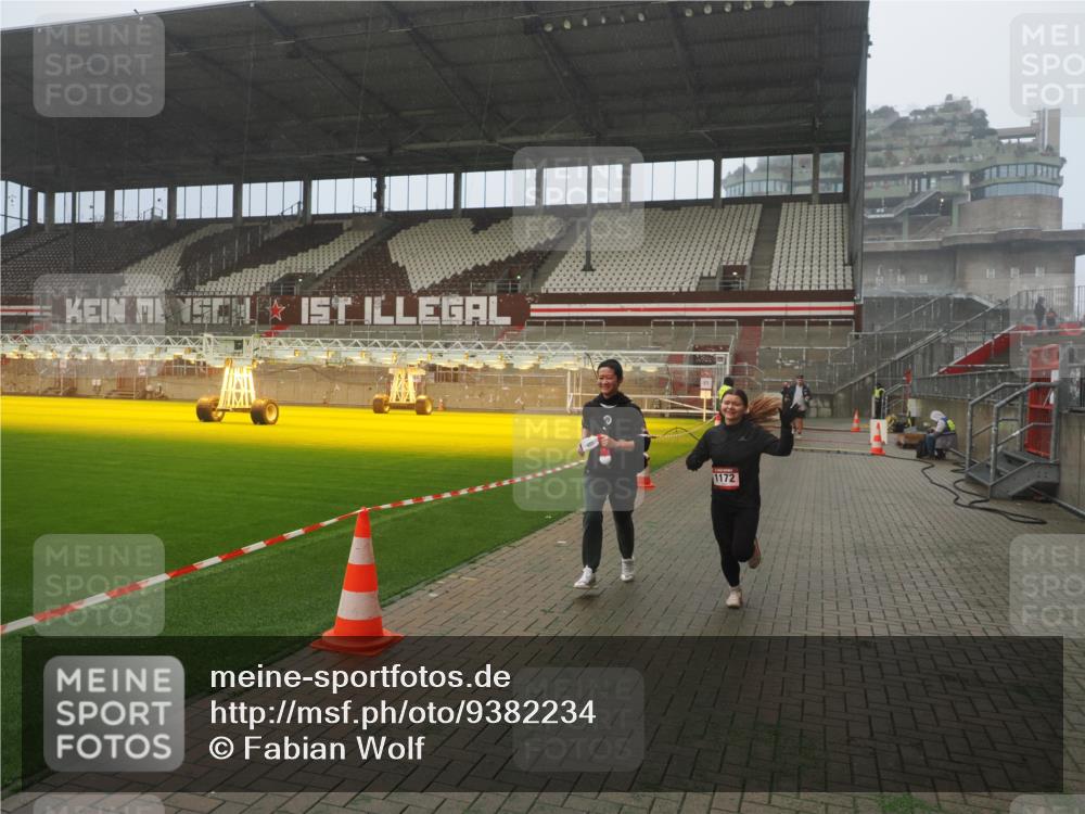07.12.2025 - St. Pauli X-Mass-Run No. 15 Fabian Wolf http://msf.ph/oto/9382234 07.12.2025 10:09:41 Ziel 800, 1026, 1172, 1191, 1243, 1248 meine-sportfotos.de