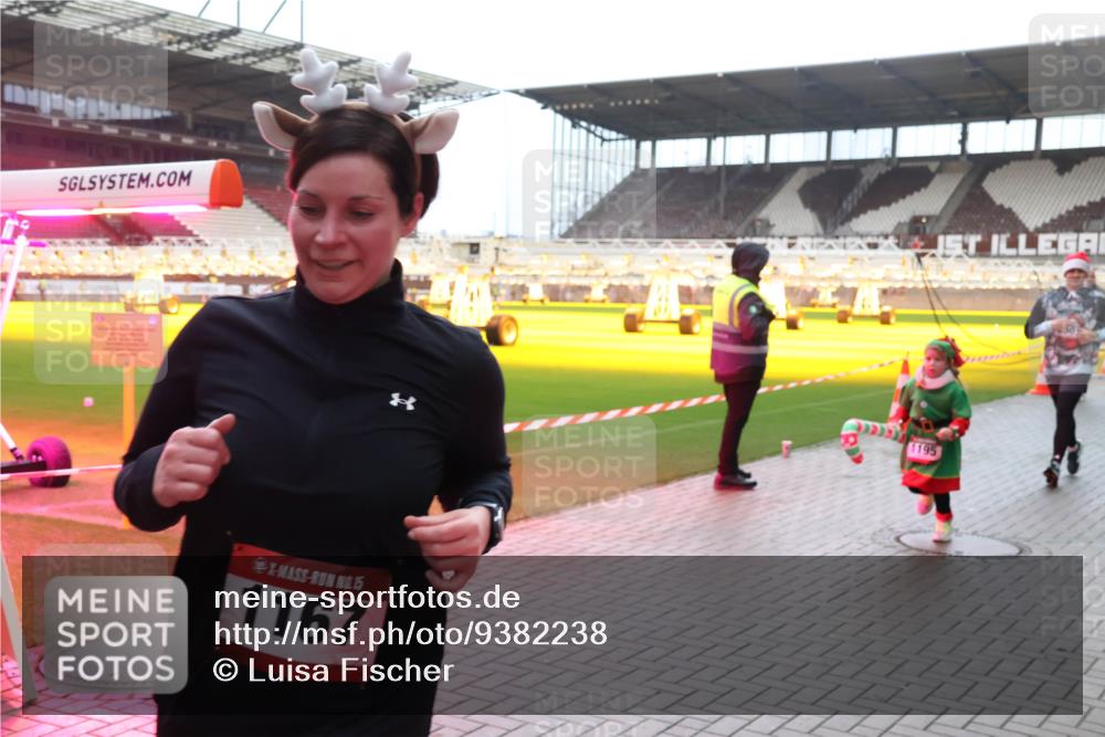 07.12.2025 - St. Pauli X-Mass-Run No. 15 Luisa Fischer http://msf.ph/oto/9382238 07.12.2025 10:48:36 Ziel 5, 1167, 1195, 30, 282, 472, 513, 553, 577, 876, 1195, 1265, 1267, 1555, 2028, 2146, 2147, 2232, 2233, 2235, 2239, 2241, 2339, 2501, 2608, 2611, 2796, 2797, 2803, 3018, 3598, 4072, 4229, 4447, 4598, 4863 meine-sportfotos.de