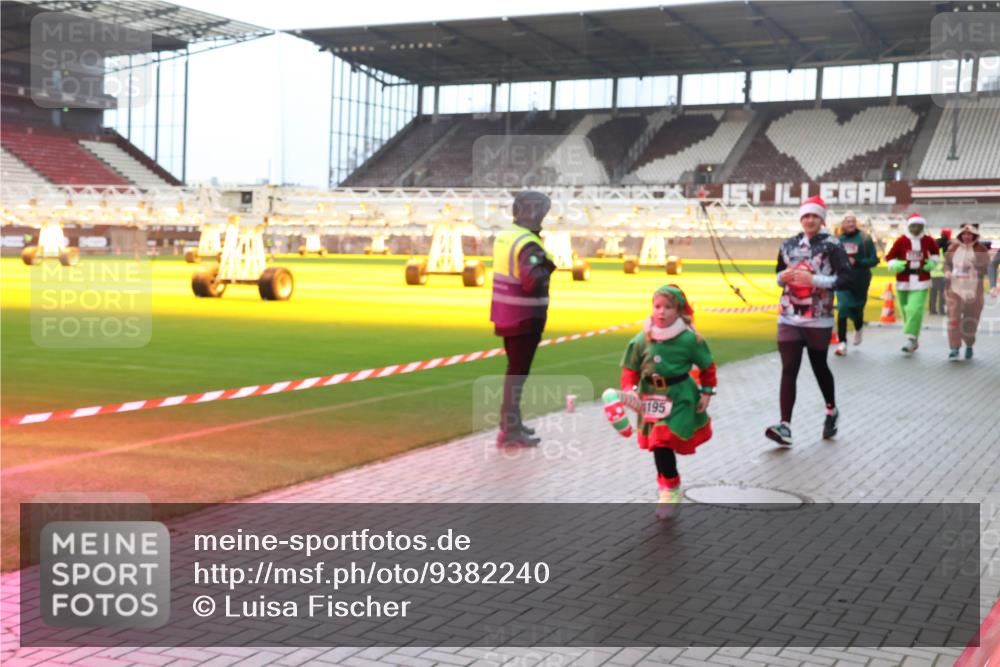 07.12.2025 - St. Pauli X-Mass-Run No. 15 Luisa Fischer http://msf.ph/oto/9382240 07.12.2025 10:48:36 Ziel 195, 282, 472, 513, 553, 577, 876, 1195, 1265, 1267, 1555, 2028, 2146, 2147, 2232, 2233, 2235, 2239, 2241, 2339, 2501, 2608, 2611, 2796, 2797, 2803, 3018, 3598, 4072, 4229, 4447, 4598, 4863 meine-sportfotos.de