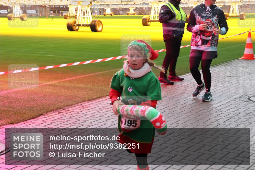07.12.2025 - St. Pauli X-Mass-Run No. 15 Luisa Fischer http://msf.ph/oto/9382251 07.12.2025 10:48:38 Ziel 15, 195, 5, 01, 282, 472, 513, 553, 577, 633, 876, 1195, 1265, 1267, 1555, 2028, 2146, 2147, 2232, 2233, 2235, 2239, 2241, 2339, 2501, 2608, 2611, 2796, 2797, 2803, 3018, 3598, 4072, 4229, 4447, 4598, 4863 meine-sportfotos.de