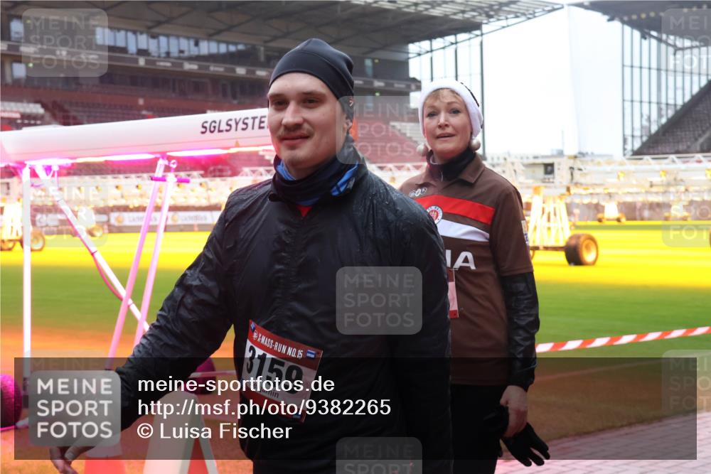 07.12.2025 - St. Pauli X-Mass-Run No. 15 Luisa Fischer http://msf.ph/oto/9382265 07.12.2025 11:22:13 Ziel 15, 3159, 98, 105, 111, 232, 241, 1284, 1297, 1549, 1775, 1779, 1902, 1904, 1907, 1939, 2033, 2197, 2473, 2474, 2579, 3073, 3159, 3474, 3475, 3820, 3821 meine-sportfotos.de