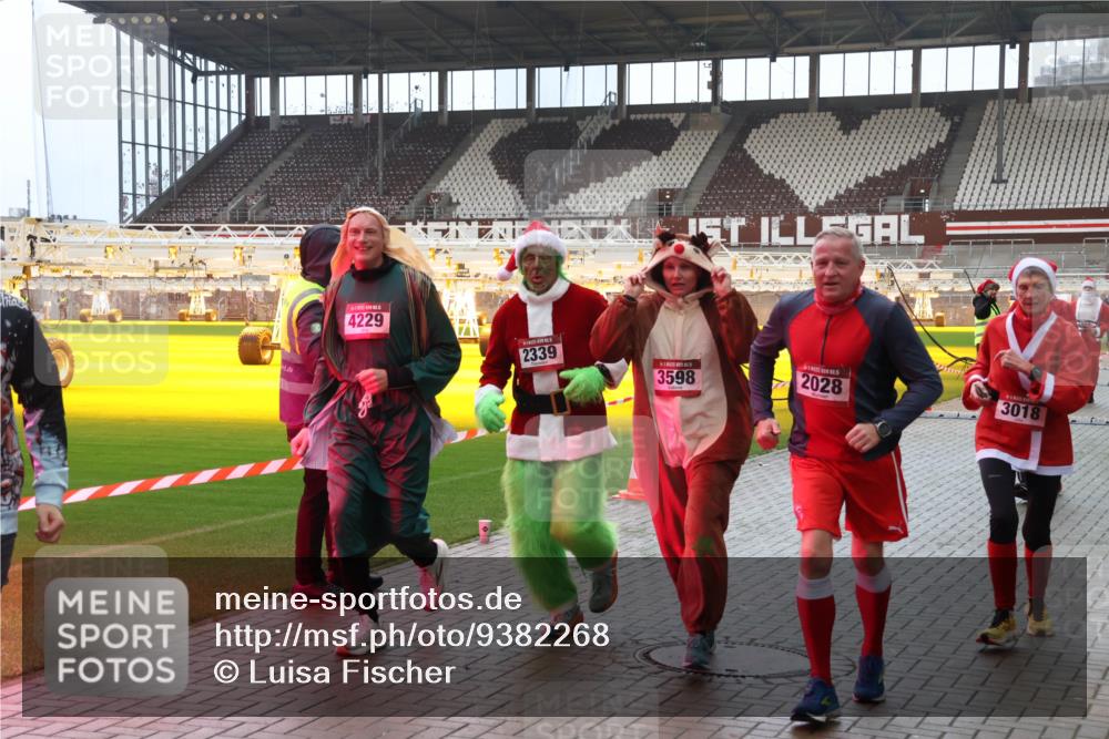 07.12.2025 - St. Pauli X-Mass-Run No. 15 Luisa Fischer http://msf.ph/oto/9382268 07.12.2025 10:48:40 Ziel 4229, 2339, 3598, 2028, 3018, 233, 282, 472, 513, 553, 577, 633, 876, 1195, 1265, 1267, 1555, 2028, 2146, 2147, 2232, 2233, 2235, 2239, 2241, 2339, 2501, 2608, 2611, 2796, 2797, 2803, 3018, 3598, 4072, 4229, 4447, 4598, 4863 meine-sportfotos.de