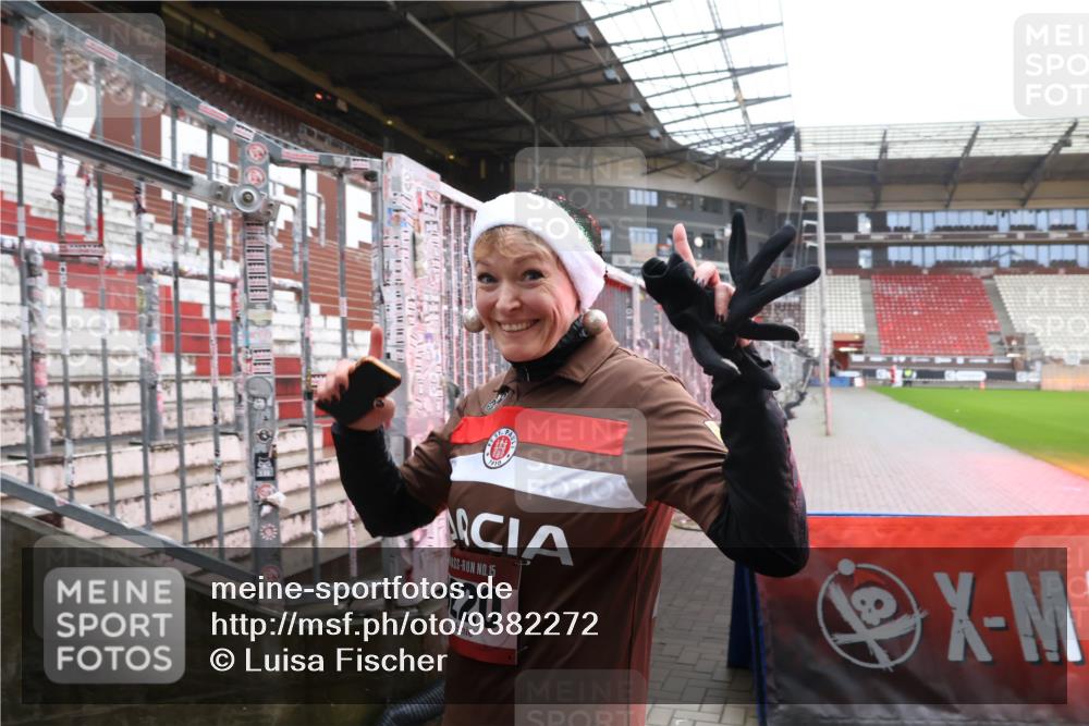 07.12.2025 - St. Pauli X-Mass-Run No. 15 Luisa Fischer http://msf.ph/oto/9382272 07.12.2025 11:22:15 Ziel 15, 220, 98, 105, 111, 232, 241, 1284, 1297, 1549, 1775, 1779, 1902, 1904, 1907, 1939, 2033, 2197, 2473, 2474, 2579, 3073, 3159, 3474, 3475, 3820, 3821 meine-sportfotos.de