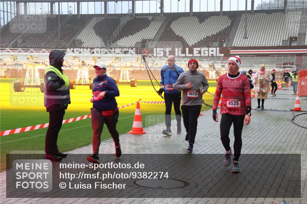 07.12.2025 - St. Pauli X-Mass-Run No. 15 Luisa Fischer http://msf.ph/oto/9382274 07.12.2025 10:12:26 Ziel 7, 168, 1688, 4658, 4525, 670, 756, 1389, 1526, 1687, 1688, 1833, 2177, 2906, 2909, 3085, 3761, 3767, 3870, 3909, 3932, 3935, 4658 meine-sportfotos.de