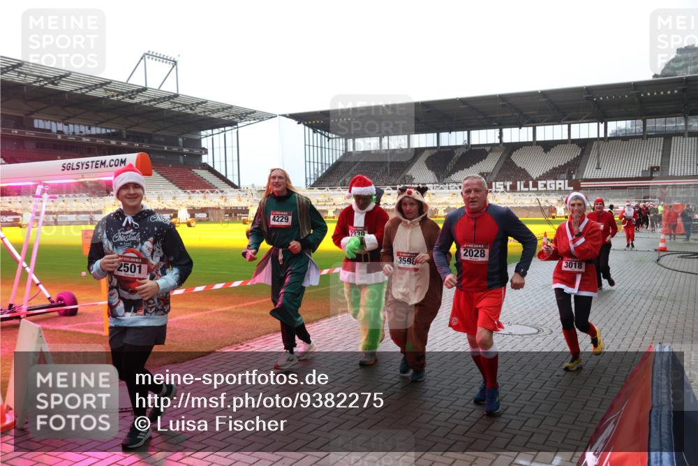 07.12.2025 - St. Pauli X-Mass-Run No. 15 Luisa Fischer http://msf.ph/oto/9382275 07.12.2025 10:48:41 Ziel 2501, 4229, 2339, 2028, 3598, 3018, 233, 282, 290, 472, 513, 553, 577, 633, 876, 935, 1195, 1265, 1267, 1517, 1521, 2028, 2146, 2147, 2232, 2233, 2235, 2239, 2241, 2339, 2501, 2608, 2611, 2796, 2797, 2803, 3018, 3598, 4229, 4447, 4598, 4863 meine-sportfotos.de