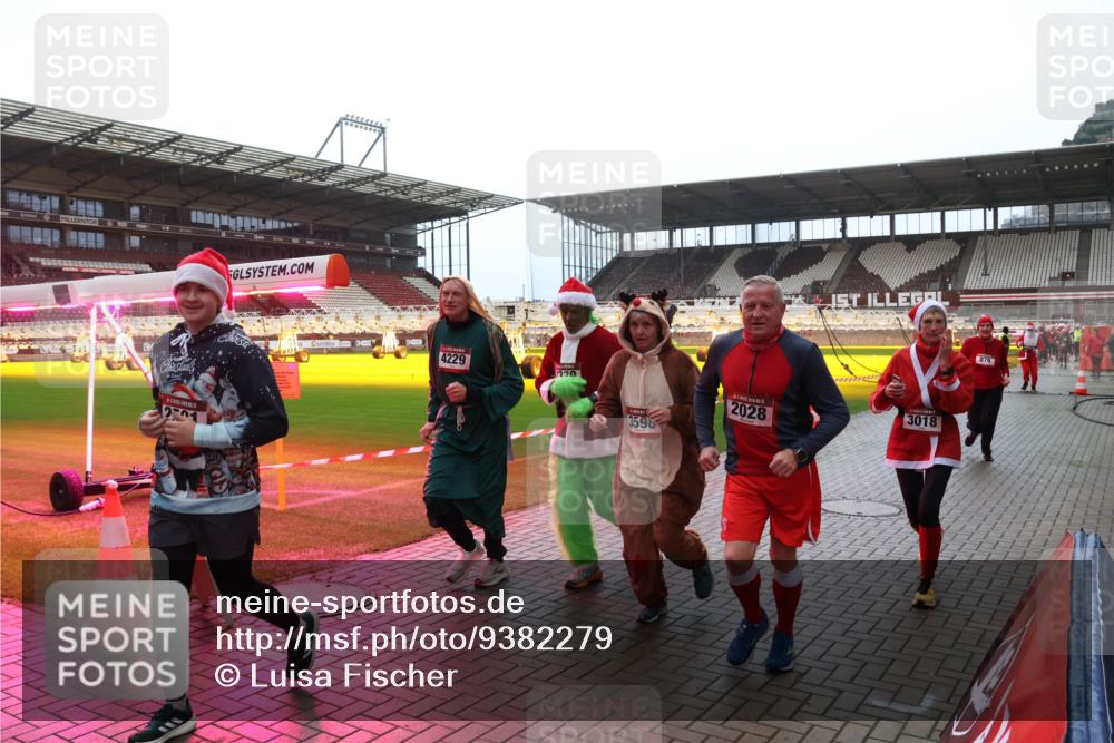 07.12.2025 - St. Pauli X-Mass-Run No. 15 Luisa Fischer http://msf.ph/oto/9382279 07.12.2025 10:48:42 Ziel 4229, 220, 3598, 2028, 3018, 876, 233, 282, 290, 472, 513, 553, 577, 633, 876, 935, 1195, 1265, 1267, 1515, 1516, 1517, 1521, 2028, 2146, 2147, 2232, 2233, 2235, 2239, 2241, 2339, 2501, 2608, 2611, 2796, 2797, 2803, 3018, 3598, 4229, 4447, 4598, 4863 meine-sportfotos.de