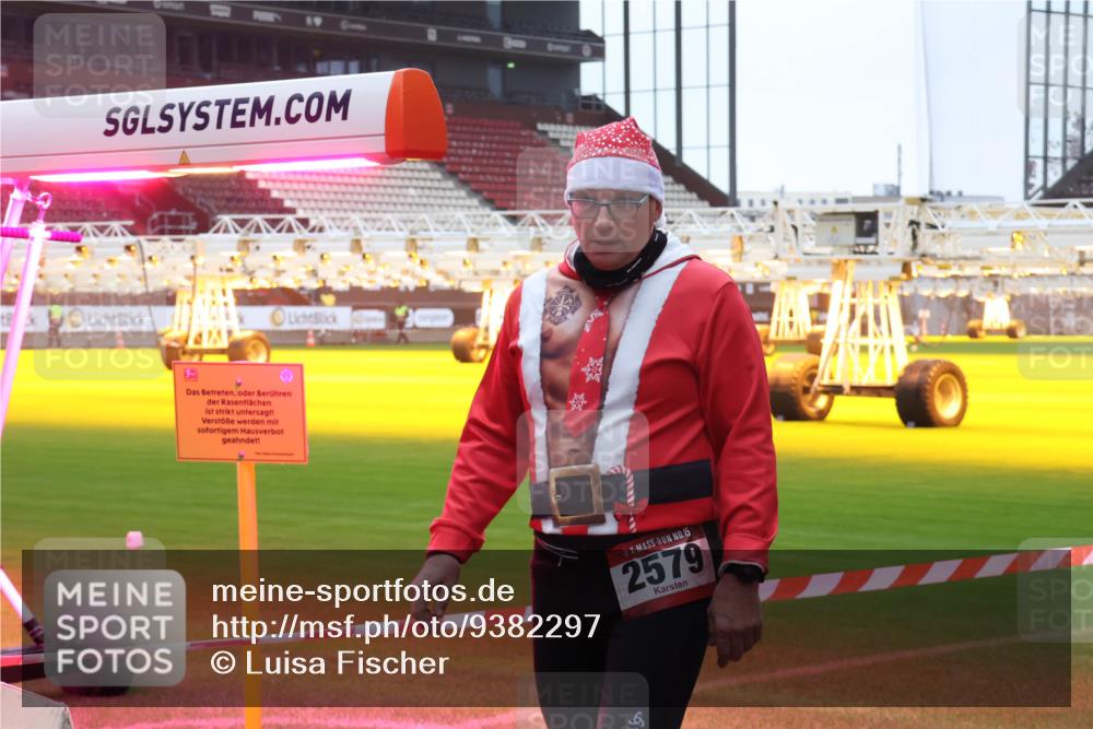 07.12.2025 - St. Pauli X-Mass-Run No. 15 Luisa Fischer http://msf.ph/oto/9382297 07.12.2025 11:22:22 Ziel 15, 2579, 98, 105, 111, 1284, 1297, 1549, 1775, 1779, 1902, 1904, 1907, 1939, 2033, 2197, 2473, 2474, 3474, 3475, 3820, 3821 meine-sportfotos.de