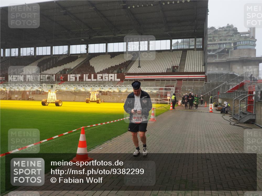 07.12.2025 - St. Pauli X-Mass-Run No. 15 Fabian Wolf http://msf.ph/oto/9382299 07.12.2025 10:09:50 Ziel 989, 1026, 1172, 1191, 1256, 1257, 1678 meine-sportfotos.de
