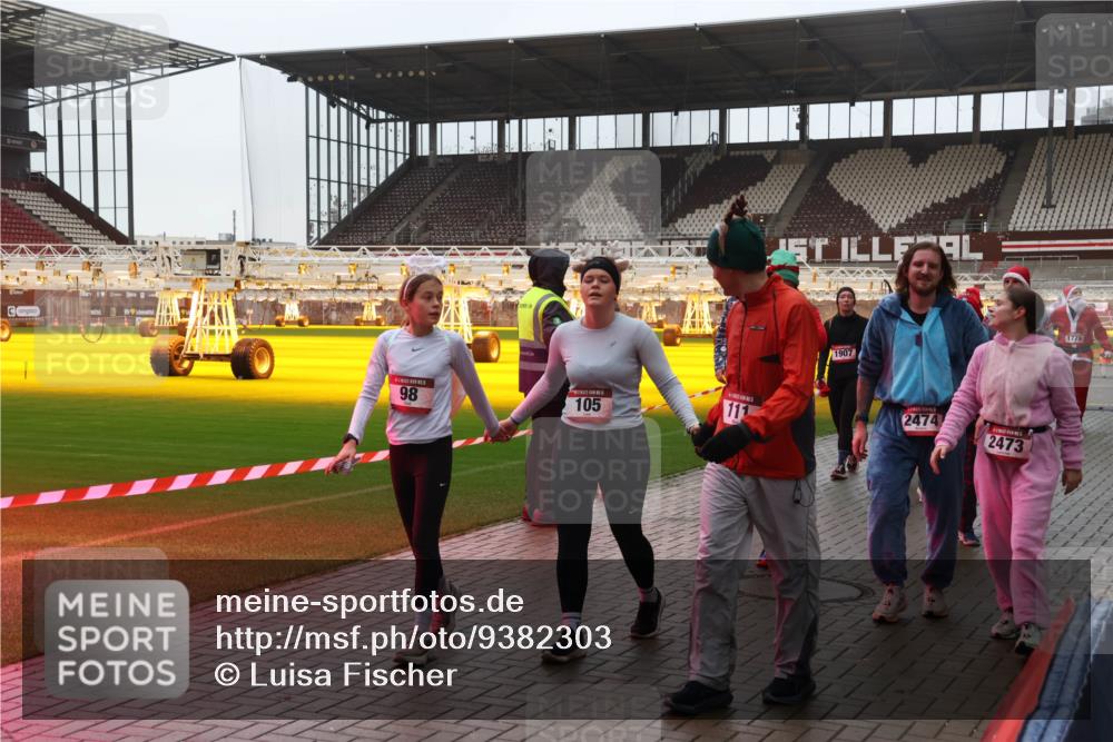 07.12.2025 - St. Pauli X-Mass-Run No. 15 Luisa Fischer http://msf.ph/oto/9382303 07.12.2025 11:22:27 Ziel 98, 105, 111, 1907, 2474, 2473, 1779, 1284, 1297, 1775, 1779, 1904, 1939, 2033, 2197, 2812, 3474, 3475, 3820, 3821 meine-sportfotos.de