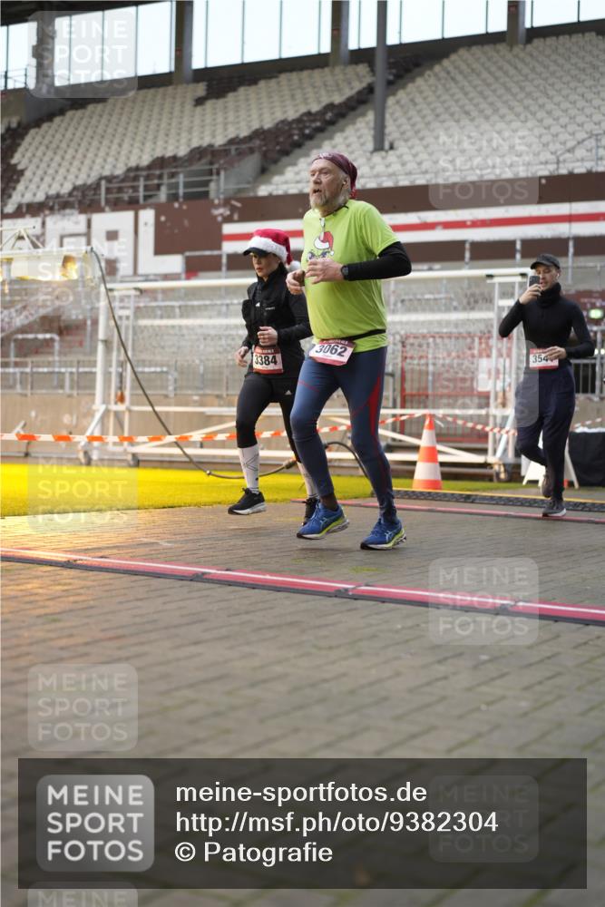 07.12.2025 - St. Pauli X-Mass-Run No. 15 Patografie http://msf.ph/oto/9382304 07.12.2025 10:21:16 Ziel 149, 270, 1326, 1386, 1407, 1898, 1900, 2173, 2565, 3062, 3384, 3540, 3541, 3848, 3849, 3984, 4117, 4338 meine-sportfotos.de