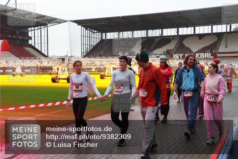 07.12.2025 - St. Pauli X-Mass-Run No. 15 Luisa Fischer http://msf.ph/oto/9382309 07.12.2025 11:22:28 Ziel 98, 105, 111, 2474, 2473, 1779, 1284, 1297, 1775, 1779, 1904, 1939, 2033, 2197, 2812, 3474, 3475, 3820, 3821 meine-sportfotos.de