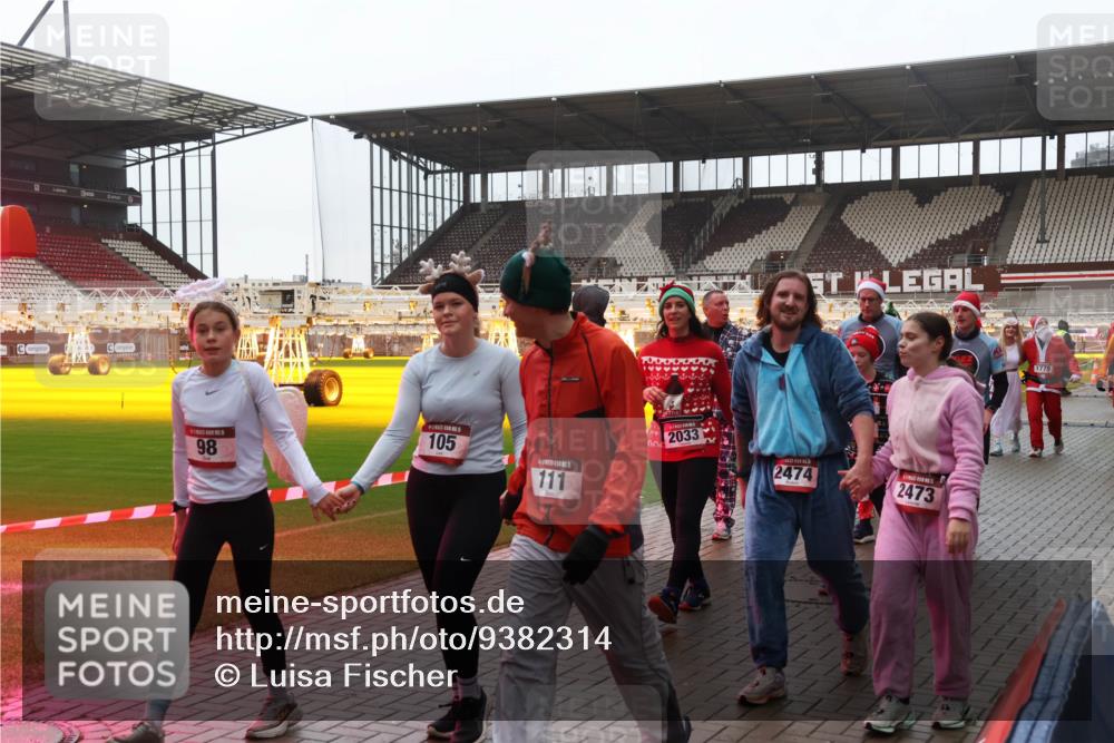 07.12.2025 - St. Pauli X-Mass-Run No. 15 Luisa Fischer http://msf.ph/oto/9382314 07.12.2025 11:22:28 Ziel 98, 105, 111, 1779, 2033, 2474, 2473, 1284, 1297, 1775, 1779, 1904, 1939, 2033, 2197, 2812, 3474, 3475, 3820, 3821 meine-sportfotos.de