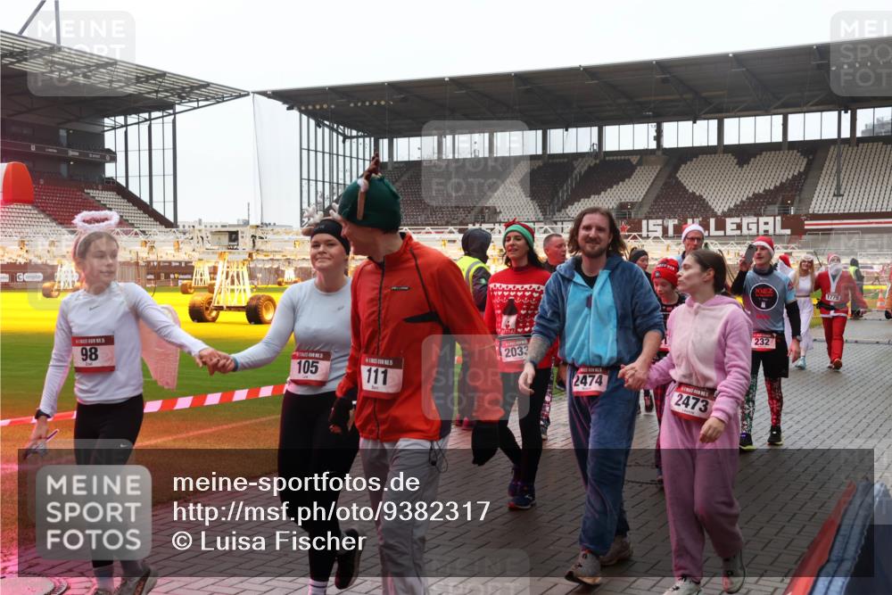 07.12.2025 - St. Pauli X-Mass-Run No. 15 Luisa Fischer http://msf.ph/oto/9382317 07.12.2025 11:22:29 Ziel 98, 5, 5, 105, 111, 2033, 15, 2474, 2473, 1779, 232, 1284, 1297, 1775, 1779, 1904, 1939, 2197, 2812, 3474, 3475, 3820, 3821 meine-sportfotos.de