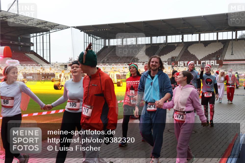 07.12.2025 - St. Pauli X-Mass-Run No. 15 Luisa Fischer http://msf.ph/oto/9382320 07.12.2025 11:22:29 Ziel 98, 5, 105, 111, 20, 2474, 2473, 232, 75, 1779, 1284, 1297, 1775, 1779, 1904, 1939, 2197, 2812, 3474, 3475, 3820, 3821 meine-sportfotos.de