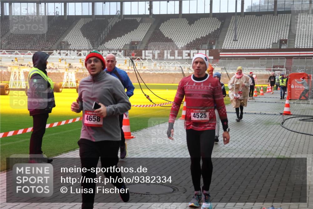 07.12.2025 - St. Pauli X-Mass-Run No. 15 Luisa Fischer http://msf.ph/oto/9382334 07.12.2025 10:12:28 Ziel 4658, 4525, 670, 756, 1077, 1389, 1526, 1687, 1688, 1833, 2177, 2906, 2909, 3085, 3761, 3767, 3870, 3909, 3932, 3935, 4658 meine-sportfotos.de