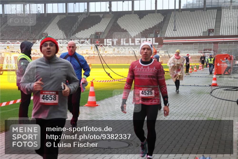 07.12.2025 - St. Pauli X-Mass-Run No. 15 Luisa Fischer http://msf.ph/oto/9382337 07.12.2025 10:12:28 Ziel 4658, 4525, 670, 756, 1077, 1389, 1526, 1687, 1688, 1833, 2177, 2906, 2909, 3085, 3761, 3767, 3870, 3909, 3932, 3935, 4658 meine-sportfotos.de