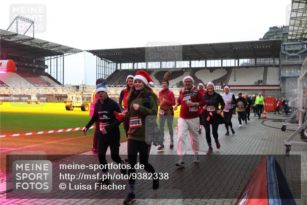 07.12.2025 - St. Pauli X-Mass-Run No. 15 Luisa Fischer http://msf.ph/oto/9382338 07.12.2025 10:48:58 Ziel 1, 44, 2239, 1267, 2233, 233, 290, 577, 590, 592, 633, 876, 935, 1009, 1087, 1188, 1189, 1195, 1265, 1267, 1515, 1516, 1517, 1521, 1895, 2028, 2146, 2147, 2232, 2233, 2235, 2239, 2241, 2268, 2269, 2339, 2501, 2512, 2515, 2796, 2797, 2803, 3017, 3018, 3019, 3346, 3598, 4229, 4447, 4598 meine-sportfotos.de