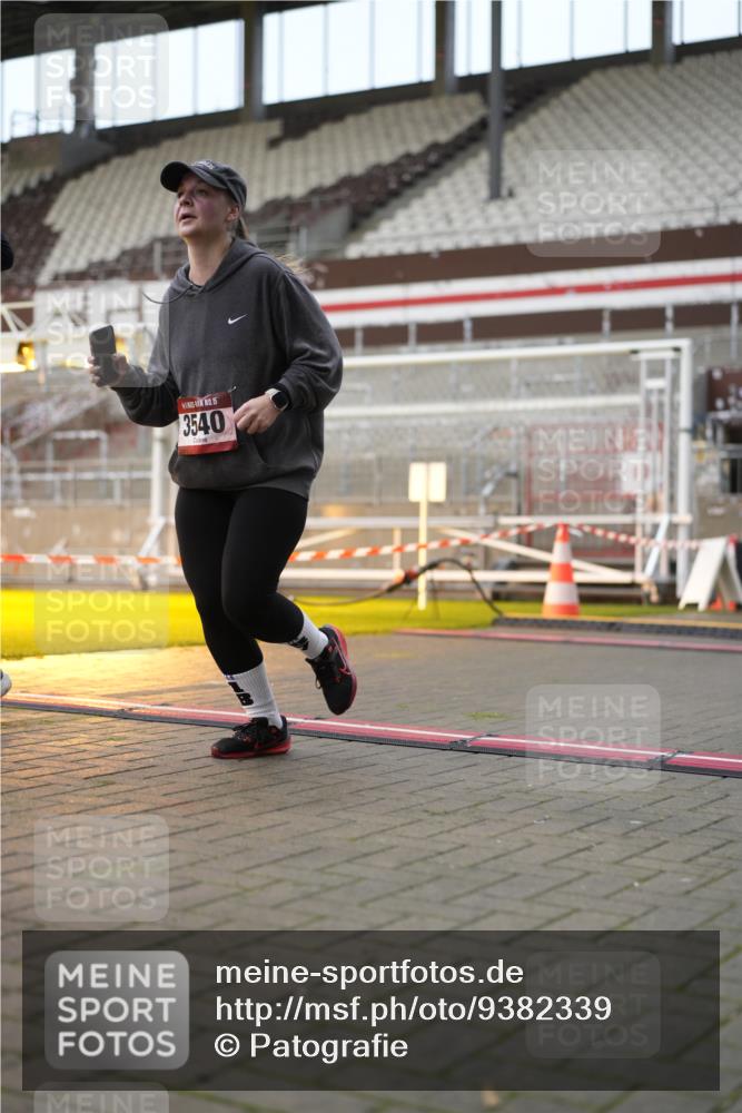 07.12.2025 - St. Pauli X-Mass-Run No. 15 Patografie http://msf.ph/oto/9382339 07.12.2025 10:21:18 Ziel 149, 270, 1326, 1386, 1407, 2173, 2565, 3062, 3091, 3384, 3540, 3541, 3848, 3849, 3984, 3988, 4117, 4338 meine-sportfotos.de