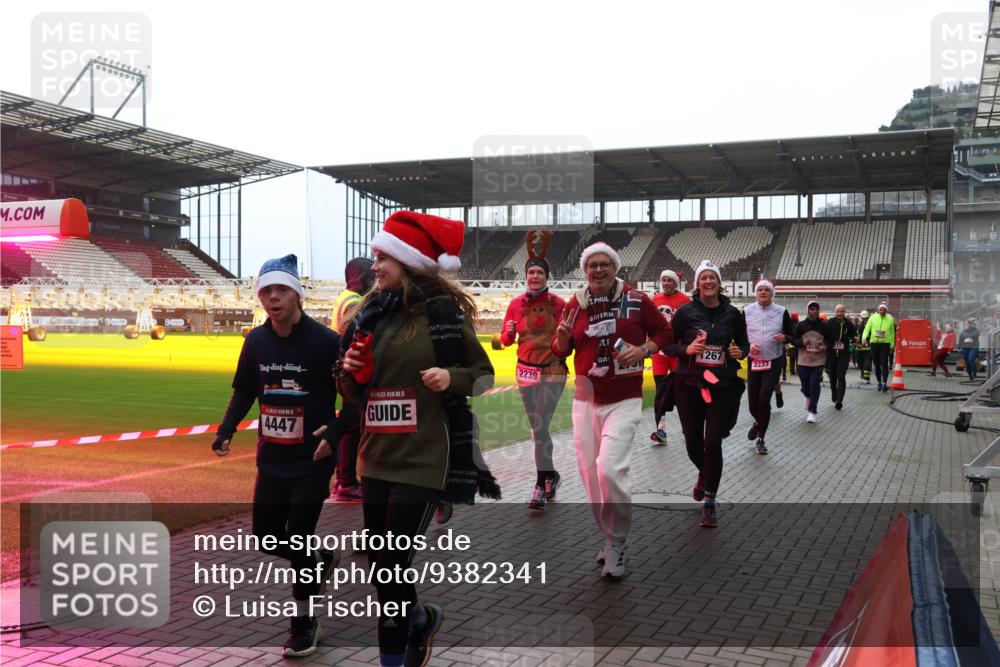 07.12.2025 - St. Pauli X-Mass-Run No. 15 Luisa Fischer http://msf.ph/oto/9382341 07.12.2025 10:48:59 Ziel 4447, 15, 1267, 2233, 2239, 233, 290, 577, 590, 592, 633, 876, 935, 1009, 1087, 1188, 1189, 1195, 1265, 1267, 1515, 1516, 1517, 1521, 1895, 2028, 2232, 2233, 2235, 2239, 2241, 2268, 2269, 2339, 2501, 2512, 2515, 2796, 2797, 2803, 3017, 3018, 3019, 3346, 3598, 4229, 4447, 4598 meine-sportfotos.de