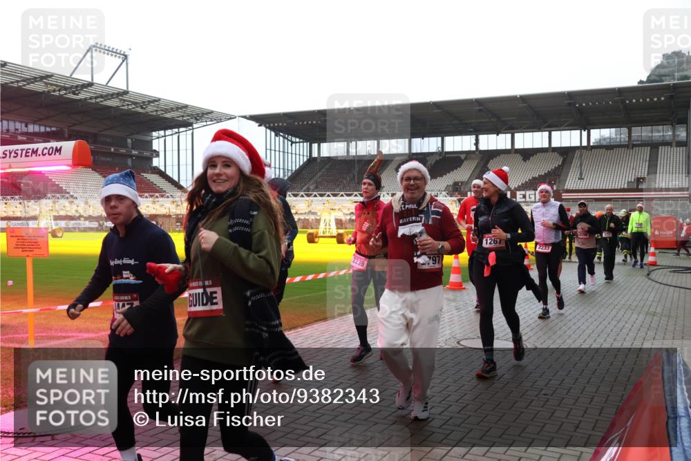 07.12.2025 - St. Pauli X-Mass-Run No. 15 Luisa Fischer http://msf.ph/oto/9382343 07.12.2025 10:48:59 Ziel 2239, 797, 1267, 2233, 4598, 233, 290, 577, 590, 592, 633, 876, 935, 1009, 1087, 1188, 1189, 1195, 1265, 1267, 1515, 1516, 1517, 1521, 1895, 2028, 2232, 2233, 2235, 2239, 2241, 2268, 2269, 2339, 2501, 2512, 2515, 2796, 2797, 2803, 3017, 3018, 3019, 3346, 3598, 4229, 4447, 4598 meine-sportfotos.de