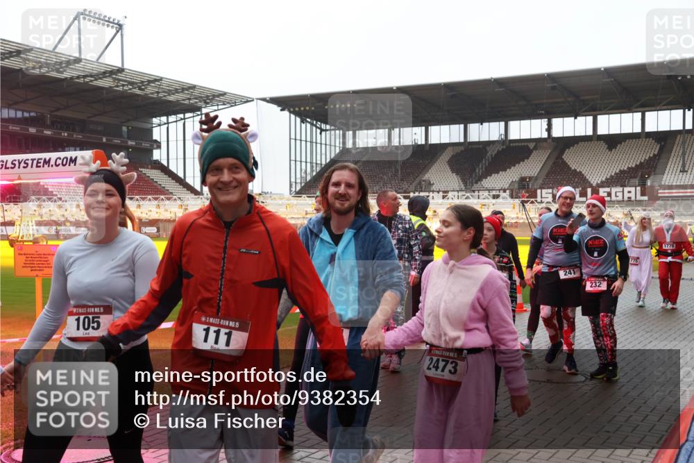 07.12.2025 - St. Pauli X-Mass-Run No. 15 Luisa Fischer http://msf.ph/oto/9382354 07.12.2025 11:22:30 Ziel 2, 15, 105, 15, 111, 15, 2473, 241, 232, 775, 1779, 1284, 1297, 1775, 1779, 1904, 1939, 2812, 3474, 3475, 3820, 3821 meine-sportfotos.de