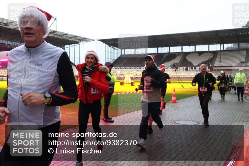 07.12.2025 - St. Pauli X-Mass-Run No. 15 Luisa Fischer http://msf.ph/oto/9382370 07.12.2025 10:49:03 Ziel 2233, 2, 4598, 577, 233, 290, 379, 577, 590, 592, 633, 876, 935, 1009, 1087, 1188, 1189, 1265, 1267, 1515, 1516, 1517, 1521, 1895, 2028, 2232, 2233, 2235, 2239, 2241, 2268, 2269, 2339, 2501, 2512, 2515, 2796, 2797, 2803, 3017, 3018, 3019, 3346, 3598, 4229, 4447, 4598 meine-sportfotos.de