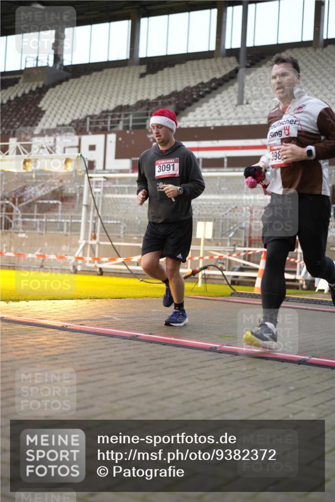 07.12.2025 - St. Pauli X-Mass-Run No. 15 Patografie http://msf.ph/oto/9382372 07.12.2025 10:21:22 Ziel 149, 270, 1326, 2173, 2927, 2997, 3062, 3091, 3384, 3540, 3541, 3848, 3849, 3988, 4117, 4169, 4170 meine-sportfotos.de
