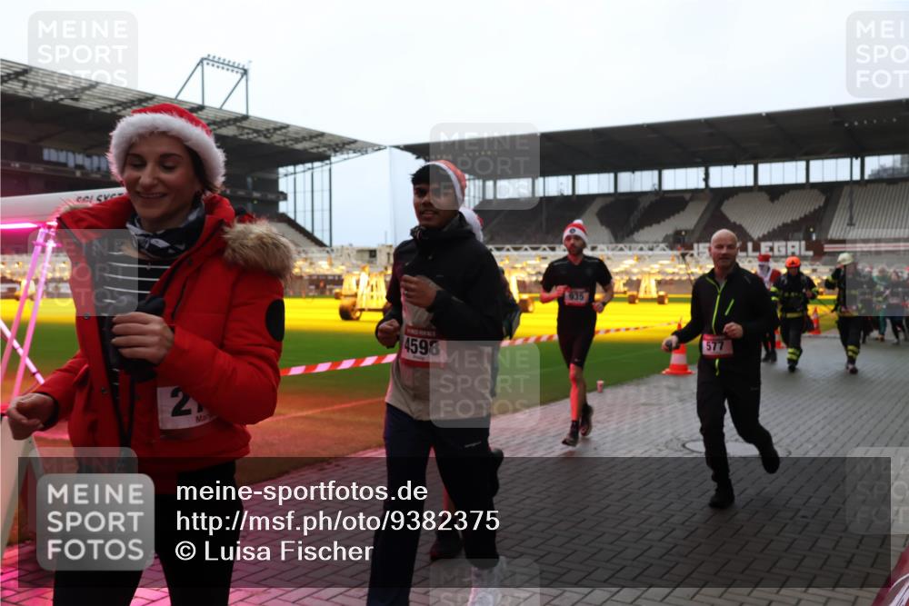 07.12.2025 - St. Pauli X-Mass-Run No. 15 Luisa Fischer http://msf.ph/oto/9382375 07.12.2025 10:49:03 Ziel 21, 4598, 935, 577, 233, 290, 379, 577, 590, 592, 633, 876, 935, 1009, 1087, 1188, 1189, 1265, 1267, 1515, 1516, 1517, 1521, 1895, 2028, 2232, 2233, 2235, 2239, 2241, 2268, 2269, 2339, 2501, 2512, 2515, 2796, 2797, 2803, 3017, 3018, 3019, 3346, 3598, 4229, 4447, 4598 meine-sportfotos.de