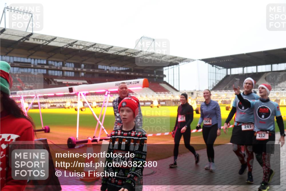 07.12.2025 - St. Pauli X-Mass-Run No. 15 Luisa Fischer http://msf.ph/oto/9382380 07.12.2025 11:22:33 Ziel 15, 2197, 107, 1904, 241, 232, 1284, 1297, 1775, 1779, 1904, 1939, 2812, 3127, 3474, 3475, 3820, 3821 meine-sportfotos.de