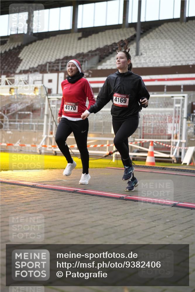 07.12.2025 - St. Pauli X-Mass-Run No. 15 Patografie http://msf.ph/oto/9382406 07.12.2025 10:21:26 Ziel 149, 270, 1326, 2173, 2927, 2997, 3062, 3091, 3384, 3540, 3541, 3848, 3849, 3988, 4117, 4158, 4169, 4170 meine-sportfotos.de