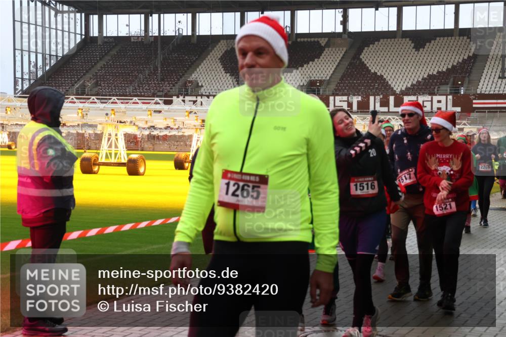 07.12.2025 - St. Pauli X-Mass-Run No. 15 Luisa Fischer http://msf.ph/oto/9382420 07.12.2025 10:49:10 Ziel 1065, 1265, 20, 1516, 1517, 0051, 1521, 2269, 233, 290, 379, 577, 590, 592, 633, 876, 935, 1009, 1019, 1087, 1164, 1166, 1188, 1189, 1265, 1267, 1515, 1516, 1517, 1521, 1895, 2232, 2233, 2235, 2239, 2241, 2268, 2269, 2512, 2515, 2796, 2797, 2803, 3017, 3019, 3346, 4447, 4598 meine-sportfotos.de