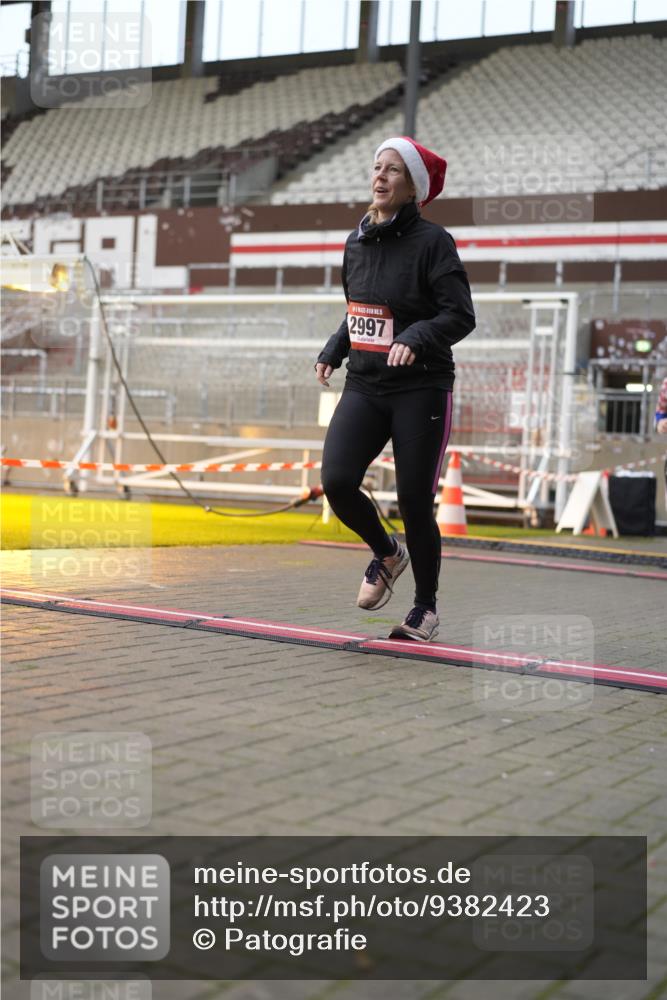 07.12.2025 - St. Pauli X-Mass-Run No. 15 Patografie http://msf.ph/oto/9382423 07.12.2025 10:21:27 Ziel 149, 270, 1326, 2927, 2997, 3062, 3091, 3384, 3540, 3541, 3848, 3849, 3988, 4117, 4158, 4169, 4170 meine-sportfotos.de