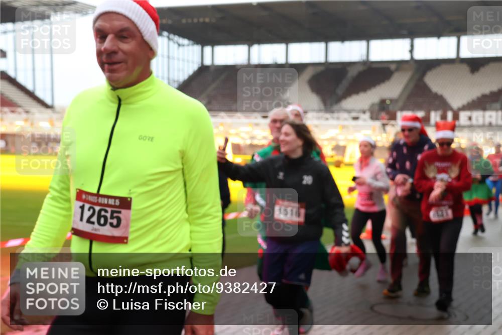07.12.2025 - St. Pauli X-Mass-Run No. 15 Luisa Fischer http://msf.ph/oto/9382427 07.12.2025 10:49:11 Ziel 1265, 1516, 233, 290, 379, 577, 590, 592, 633, 935, 1009, 1019, 1087, 1164, 1166, 1188, 1189, 1265, 1267, 1515, 1516, 1517, 1521, 1895, 2232, 2233, 2235, 2239, 2241, 2268, 2269, 2512, 2515, 2796, 2797, 2803, 3017, 3019, 3346, 4447, 4598 meine-sportfotos.de