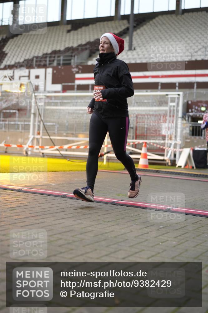 07.12.2025 - St. Pauli X-Mass-Run No. 15 Patografie http://msf.ph/oto/9382429 07.12.2025 10:21:27 Ziel 149, 270, 1326, 2927, 2997, 3062, 3091, 3384, 3540, 3541, 3848, 3849, 3988, 4117, 4158, 4169, 4170 meine-sportfotos.de