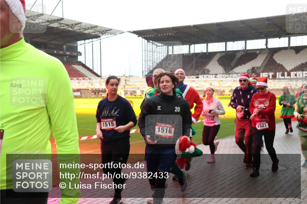 07.12.2025 - St. Pauli X-Mass-Run No. 15 Luisa Fischer http://msf.ph/oto/9382433 07.12.2025 10:49:12 Ziel 20, 20, 1515, 1516, 3346, 1521, 233, 290, 379, 577, 590, 592, 633, 935, 1009, 1019, 1087, 1155, 1164, 1166, 1188, 1189, 1265, 1267, 1515, 1516, 1517, 1521, 1895, 2232, 2233, 2235, 2239, 2241, 2268, 2269, 2512, 2515, 2796, 2797, 2803, 3017, 3019, 3346, 4447, 4598 meine-sportfotos.de