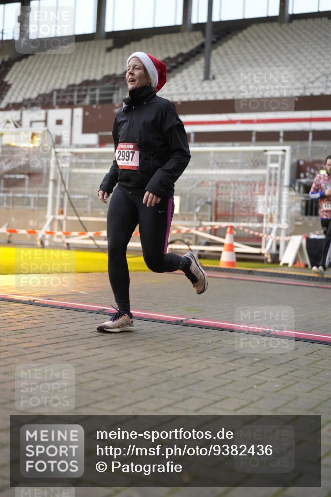 07.12.2025 - St. Pauli X-Mass-Run No. 15 Patografie http://msf.ph/oto/9382436 07.12.2025 10:21:27 Ziel 149, 270, 1326, 2927, 2997, 3062, 3091, 3384, 3540, 3541, 3848, 3849, 3988, 4117, 4158, 4169, 4170 meine-sportfotos.de