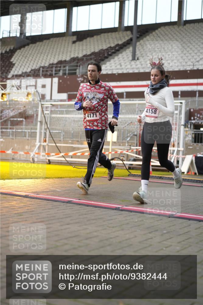 07.12.2025 - St. Pauli X-Mass-Run No. 15 Patografie http://msf.ph/oto/9382444 07.12.2025 10:21:29 Ziel 149, 270, 1326, 2927, 2997, 3062, 3091, 3384, 3540, 3541, 3988, 4117, 4158, 4169, 4170 meine-sportfotos.de