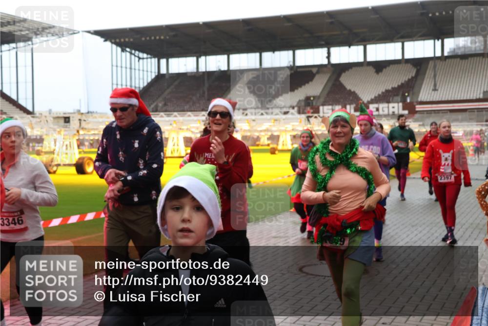 07.12.2025 - St. Pauli X-Mass-Run No. 15 Luisa Fischer http://msf.ph/oto/9382449 07.12.2025 10:49:14 Ziel 3346, 2397, 233, 290, 379, 577, 590, 592, 633, 935, 1009, 1019, 1087, 1155, 1164, 1166, 1188, 1189, 1265, 1267, 1515, 1516, 1517, 1521, 1895, 2232, 2233, 2235, 2239, 2241, 2268, 2269, 2512, 2515, 2796, 2797, 2803, 3017, 3019, 3346, 3369, 4447, 4598 meine-sportfotos.de