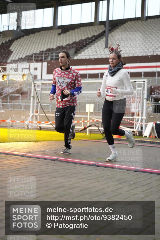 07.12.2025 - St. Pauli X-Mass-Run No. 15 Patografie http://msf.ph/oto/9382450 07.12.2025 10:21:29 Ziel 149, 270, 1326, 2927, 2997, 3062, 3091, 3384, 3540, 3541, 3988, 4117, 4158, 4169, 4170 meine-sportfotos.de