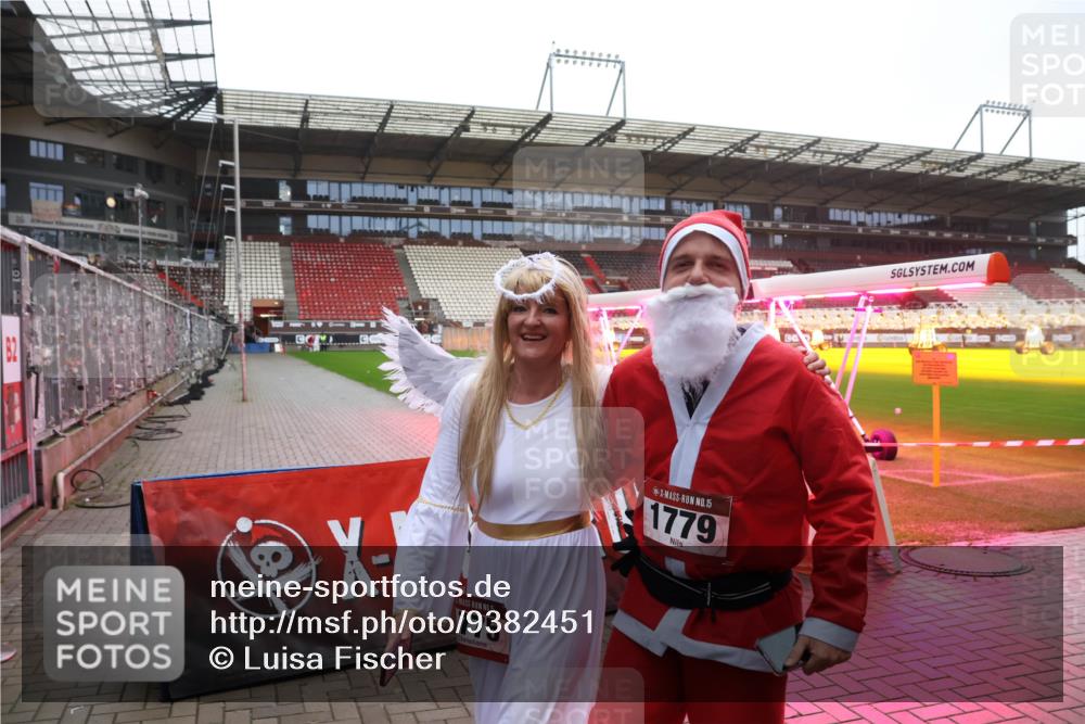 07.12.2025 - St. Pauli X-Mass-Run No. 15 Luisa Fischer http://msf.ph/oto/9382451 07.12.2025 11:22:41 Ziel 15, 775, 15, 1779, 1284, 1297, 1349, 1391, 1431, 1775, 1779, 1904, 2550, 2557, 2812, 2985, 3127, 3474, 3475, 3820, 3821 meine-sportfotos.de
