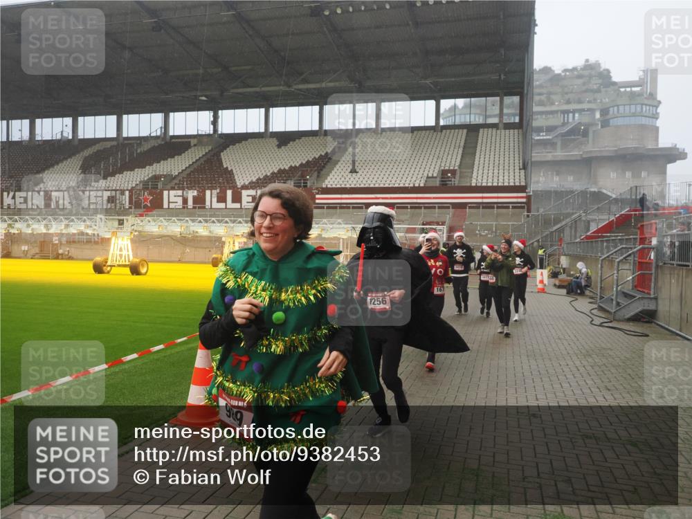 07.12.2025 - St. Pauli X-Mass-Run No. 15 Fabian Wolf http://msf.ph/oto/9382453 07.12.2025 10:09:59 Ziel 989, 1026, 1256, 1257, 1678, 2502, 2504, 2560, 3245, 3246, 3410, 3411 meine-sportfotos.de