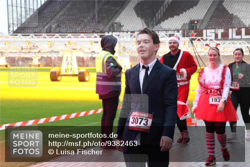 07.12.2025 - St. Pauli X-Mass-Run No. 15 Luisa Fischer http://msf.ph/oto/9382463 07.12.2025 11:22:45 Ziel 15, 3073, 12, 193, 1284, 520, 1284, 1297, 1349, 1391, 1431, 1775, 1779, 1904, 2550, 2557, 2812, 2985, 3127, 3474, 3475, 3820, 3821 meine-sportfotos.de