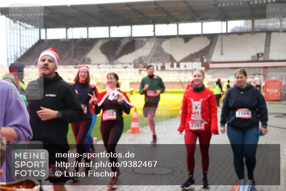 07.12.2025 - St. Pauli X-Mass-Run No. 15 Luisa Fischer http://msf.ph/oto/9382467 07.12.2025 10:49:16 Ziel 590, 2397, 1566, 191, 194, 233, 290, 379, 471, 577, 590, 592, 633, 935, 1009, 1019, 1087, 1155, 1164, 1166, 1188, 1189, 1265, 1267, 1515, 1516, 1517, 1521, 1895, 2232, 2233, 2235, 2239, 2241, 2268, 2269, 2512, 2515, 2796, 2797, 2803, 3017, 3019, 3346, 3369, 4447, 4598 meine-sportfotos.de