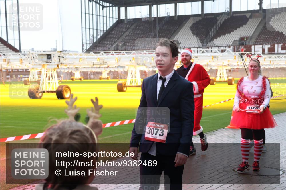 07.12.2025 - St. Pauli X-Mass-Run No. 15 Luisa Fischer http://msf.ph/oto/9382469 07.12.2025 11:22:46 Ziel 15, 3073, 1020, 520, 1018, 1284, 1297, 1349, 1391, 1431, 1775, 1779, 1904, 2550, 2557, 2812, 2985, 3127, 3474, 3475, 3820, 3821 meine-sportfotos.de