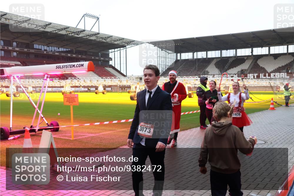 07.12.2025 - St. Pauli X-Mass-Run No. 15 Luisa Fischer http://msf.ph/oto/9382472 07.12.2025 11:22:47 Ziel 15, 3073, 1284, 1939, 520, 1018, 1284, 1297, 1349, 1391, 1431, 1775, 1779, 1904, 2550, 2557, 2812, 2985, 3127, 3474, 3475, 3820, 3821 meine-sportfotos.de