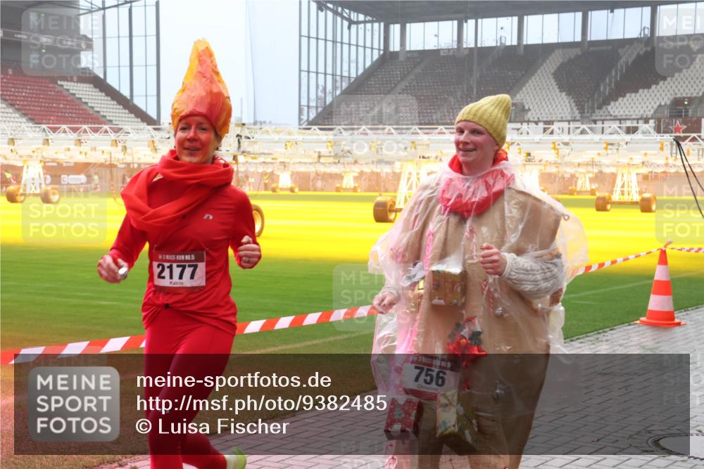 07.12.2025 - St. Pauli X-Mass-Run No. 15 Luisa Fischer http://msf.ph/oto/9382485 07.12.2025 10:12:35 Ziel 15, 2177, 756, 756, 1070, 1072, 1074, 1077, 1389, 1526, 1687, 1688, 1833, 2177, 2906, 3761, 3767, 3870, 3909, 3932, 3935, 4658 meine-sportfotos.de