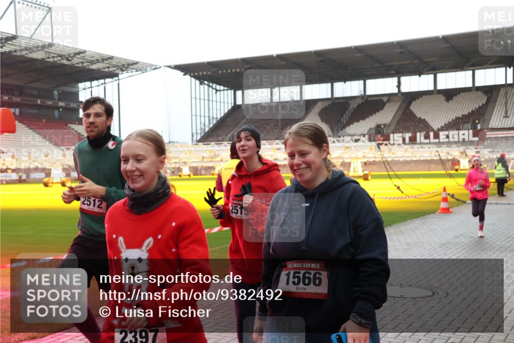 07.12.2025 - St. Pauli X-Mass-Run No. 15 Luisa Fischer http://msf.ph/oto/9382492 07.12.2025 10:49:19 Ziel 2512, 2513, 2397, 15, 1566, 191, 194, 233, 290, 379, 471, 577, 590, 592, 633, 935, 1009, 1019, 1087, 1155, 1164, 1166, 1188, 1189, 1370, 1515, 1516, 1517, 1521, 1895, 2232, 2233, 2235, 2239, 2241, 2268, 2269, 2512, 2515, 2796, 2921, 2933, 3017, 3019, 3346, 3369, 4447, 4598 meine-sportfotos.de