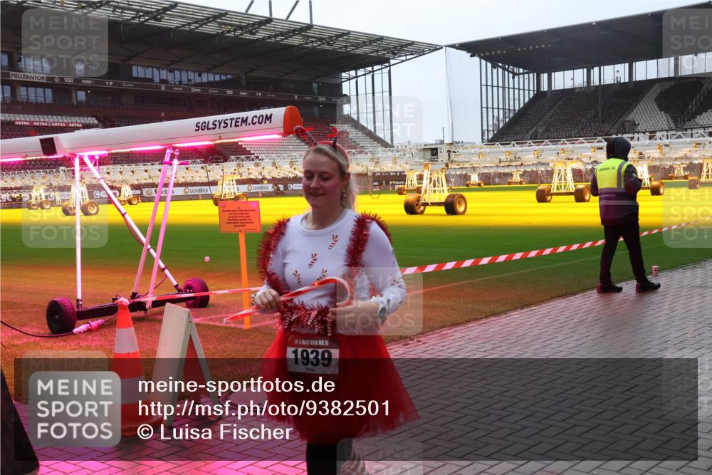 07.12.2025 - St. Pauli X-Mass-Run No. 15 Luisa Fischer http://msf.ph/oto/9382501 07.12.2025 11:22:51 Ziel 15, 1939, 520, 1018, 1349, 1391, 1431, 2550, 2557, 2812, 2985, 3127, 3474, 3475, 3820, 3821 meine-sportfotos.de