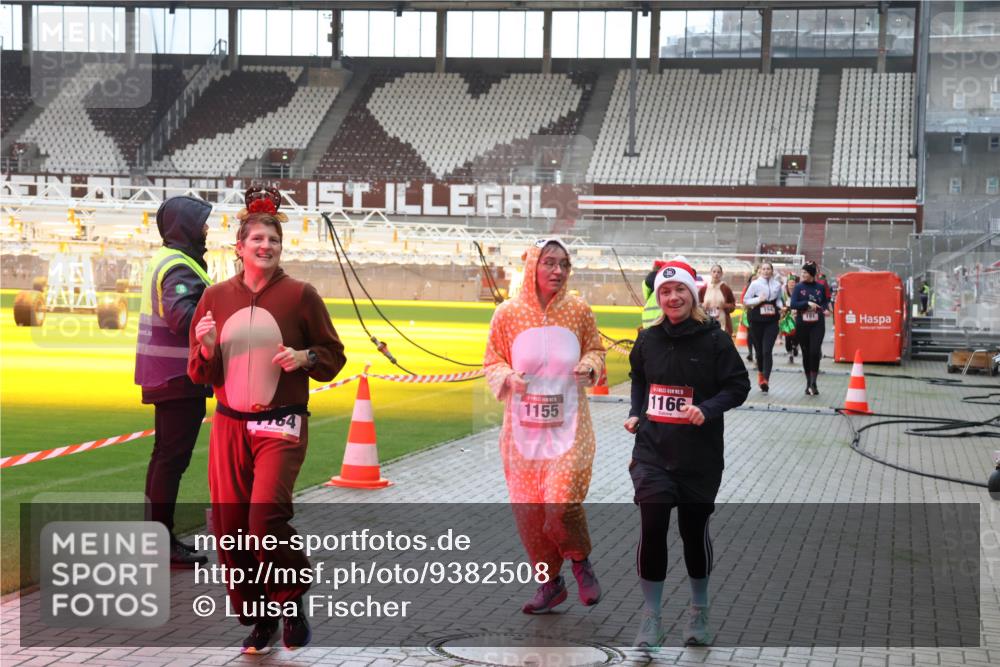 07.12.2025 - St. Pauli X-Mass-Run No. 15 Luisa Fischer http://msf.ph/oto/9382508 07.12.2025 10:49:29 Ziel 64, 1155, 1166, 194, 191, 191, 194, 290, 379, 471, 590, 592, 935, 1009, 1019, 1087, 1155, 1164, 1166, 1188, 1189, 1274, 1370, 1372, 1515, 1516, 1517, 1521, 1663, 1895, 2268, 2269, 2512, 2515, 2764, 2765, 2921, 2933, 3017, 3019, 3346, 3366, 3369 meine-sportfotos.de