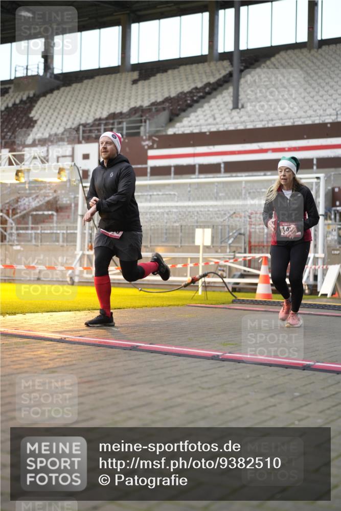 07.12.2025 - St. Pauli X-Mass-Run No. 15 Patografie http://msf.ph/oto/9382510 07.12.2025 10:21:54 Ziel 1488, 2944, 2945, 3999, 4000, 4321, 4322, 4323, 4415 meine-sportfotos.de